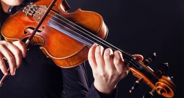 Chơi violin có khó không? Mất bao lâu để chơi thành thạo?