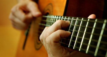 [Giải đáp] Học guitar mất bao lâu thì chơi được thành thạo?