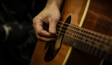 Lớp Guitar Bình Chánh