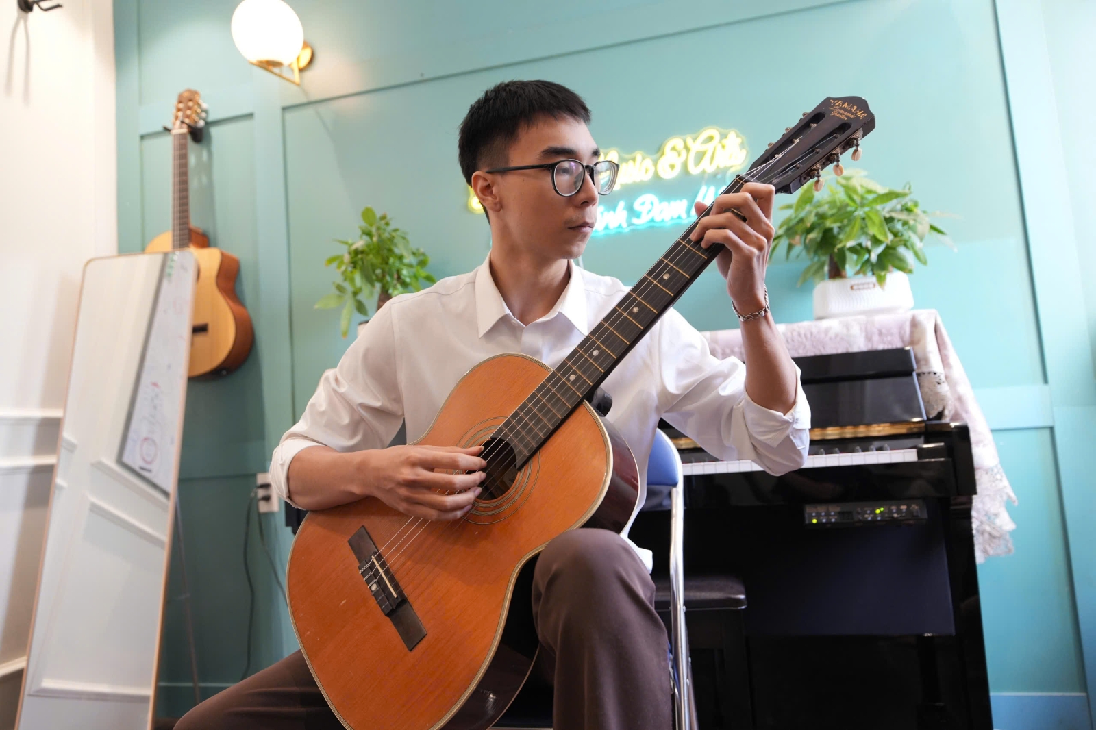 Lớp Guitar 1-1 