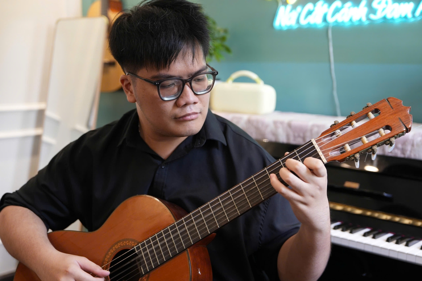 Lớp Guitar Classic
