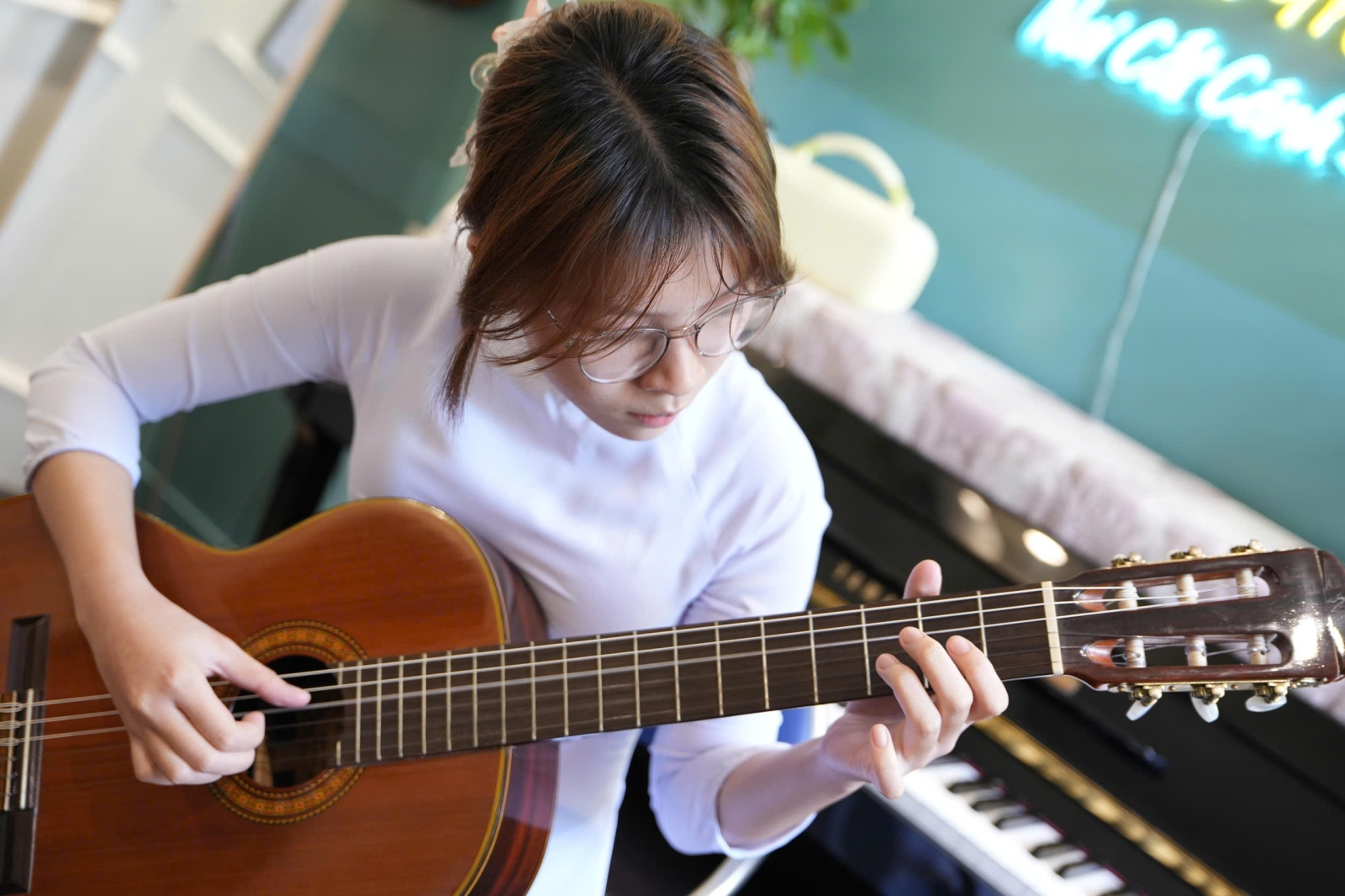 Lớp Guitar 1-1 tại trung tâm 
