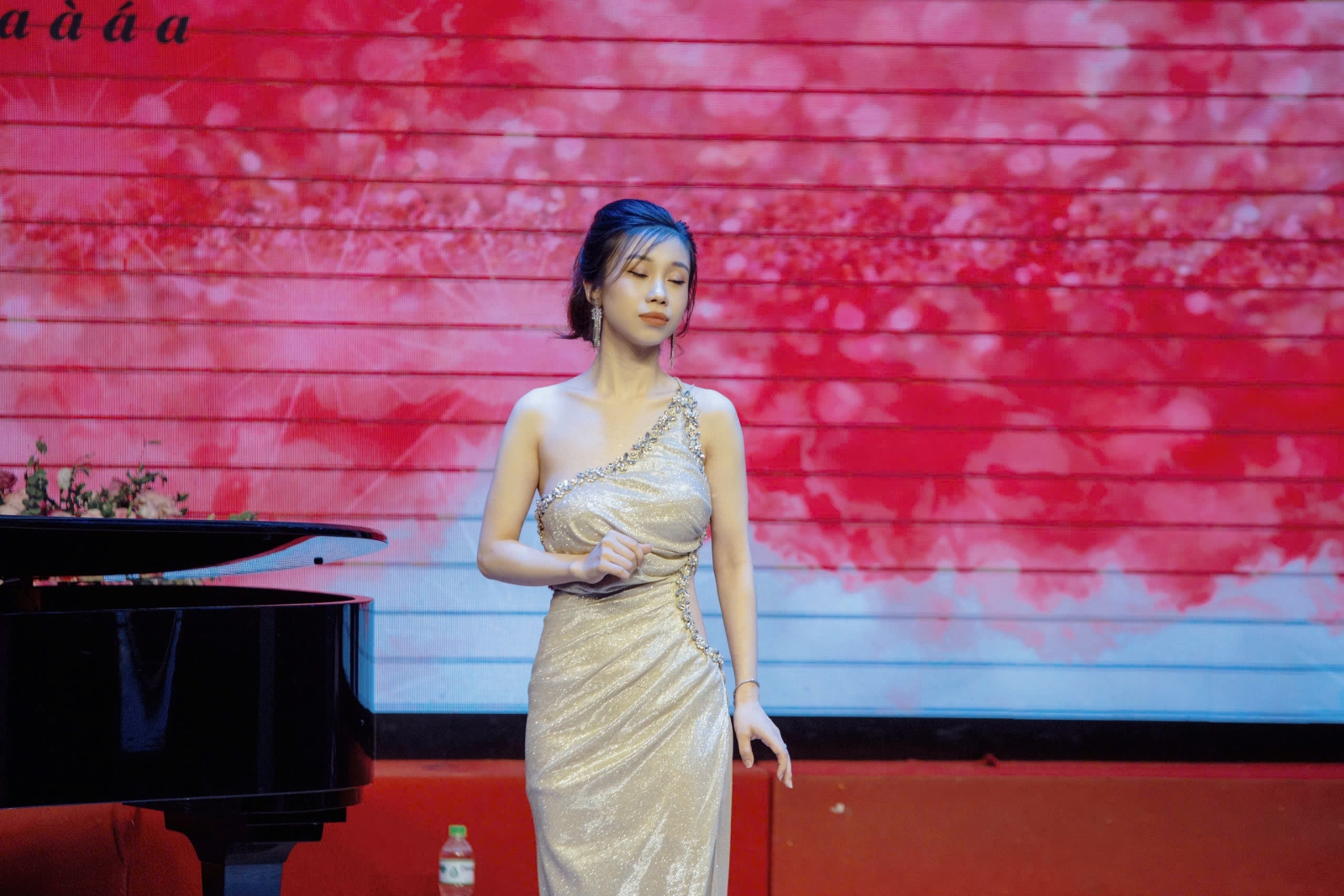PHÙNG THỊ HỒNG NHUNG – GIÁO VIÊN THANH NHẠC