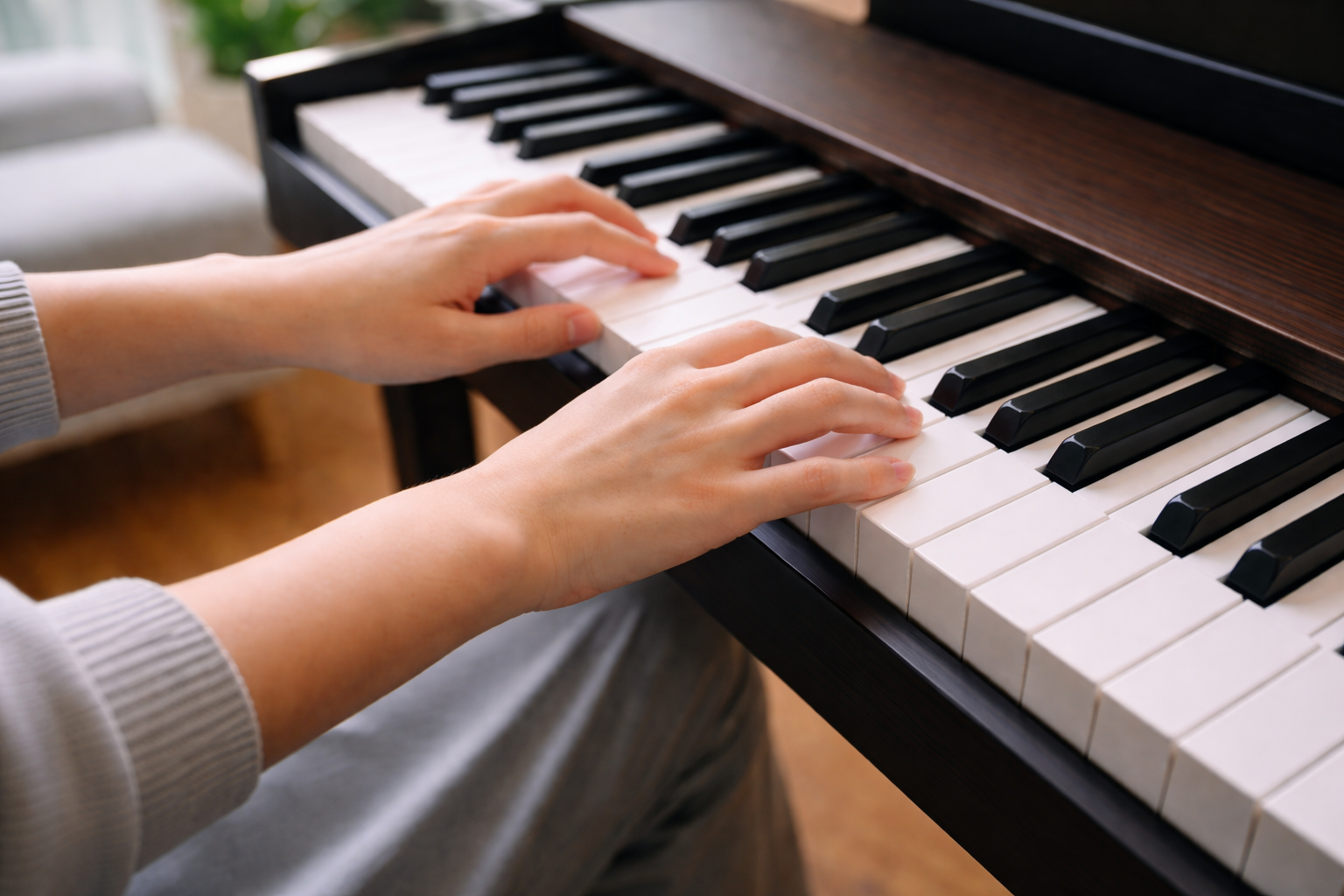 Người mới nên làm quen với phím trắng trước để xây dựng nền tảng vững chắc.