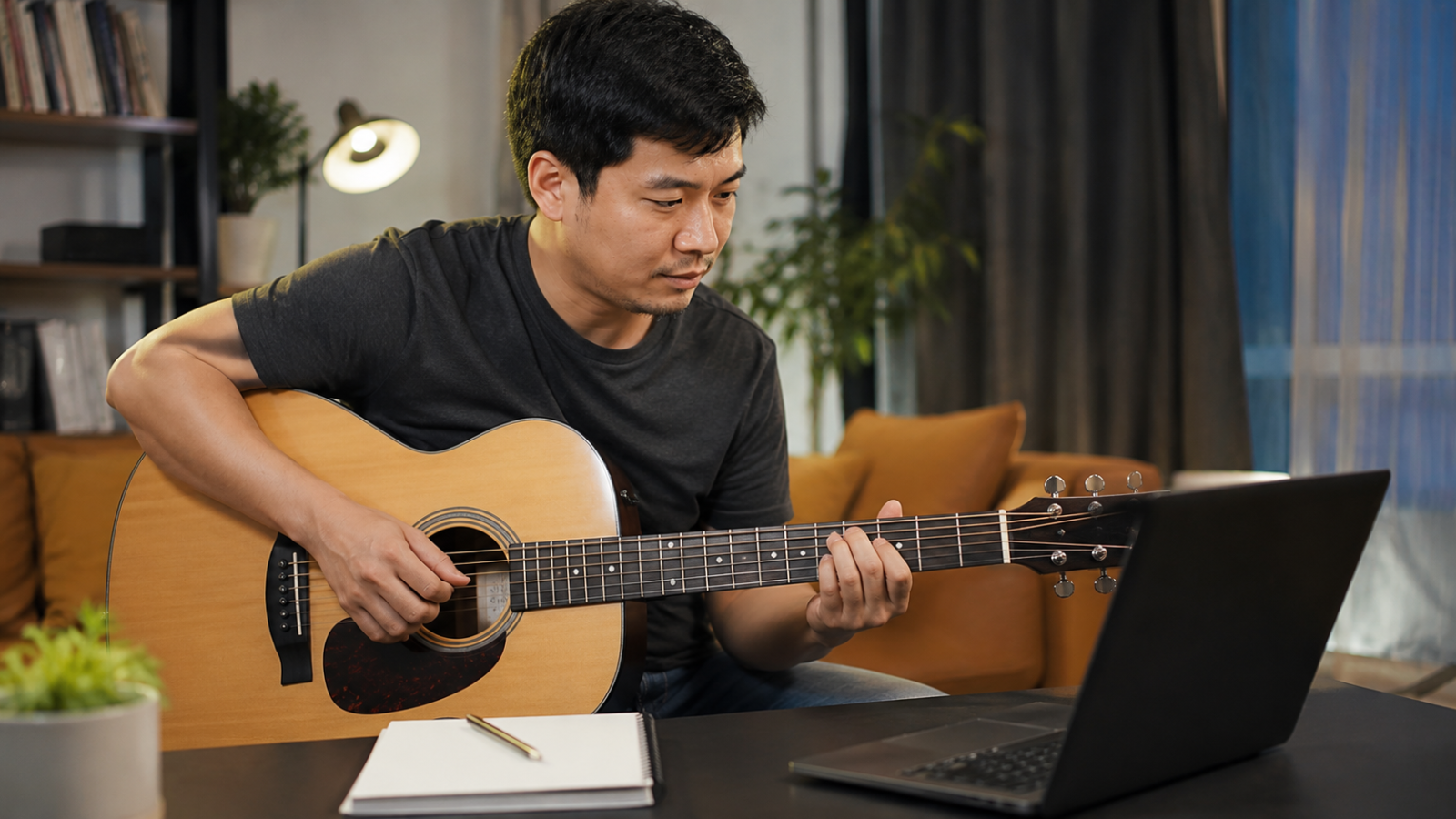 Học guitar online giúp linh hoạt hơn về thời gian và địa điểm.