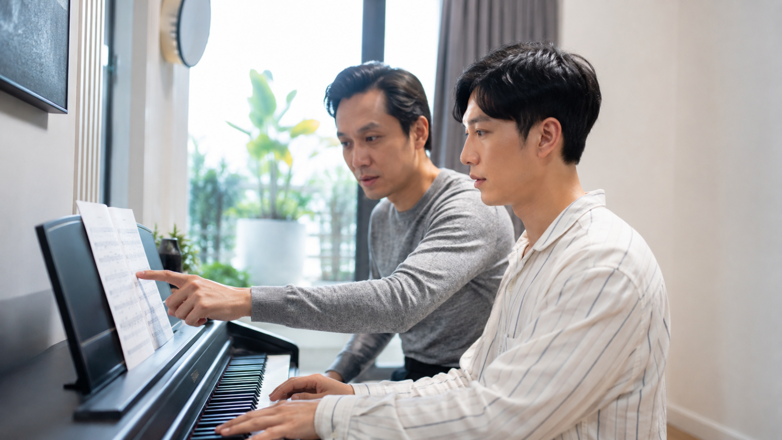 Piano giúp người học trực tiếp quan sát và nghe cấu tạo của các hợp âm