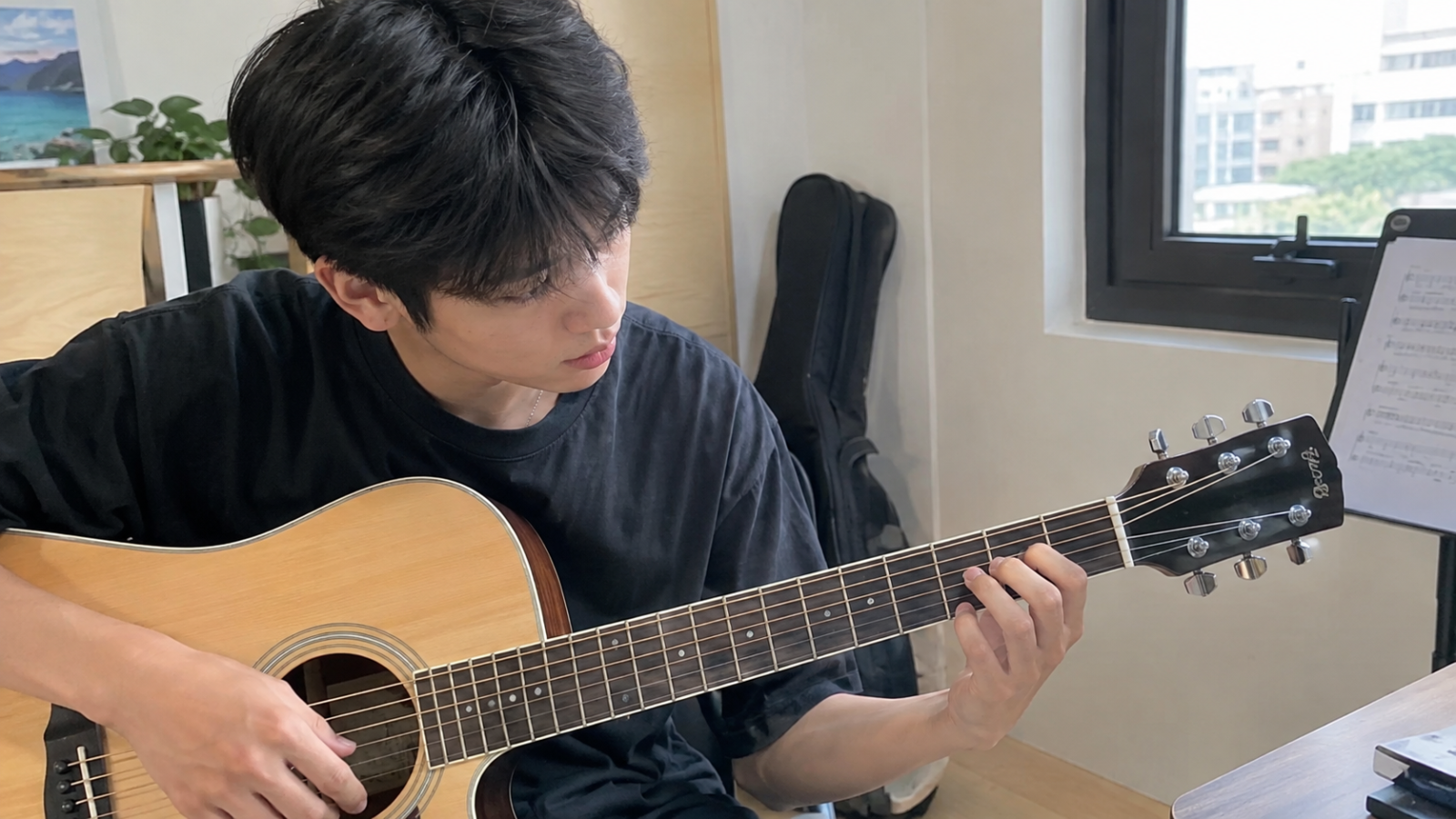 Chơi Guitar lâu năm vẫn cần kiểm tra lại kỹ thuật bấm hợp âm để hạn chế tiếng rè và tiếng tịt