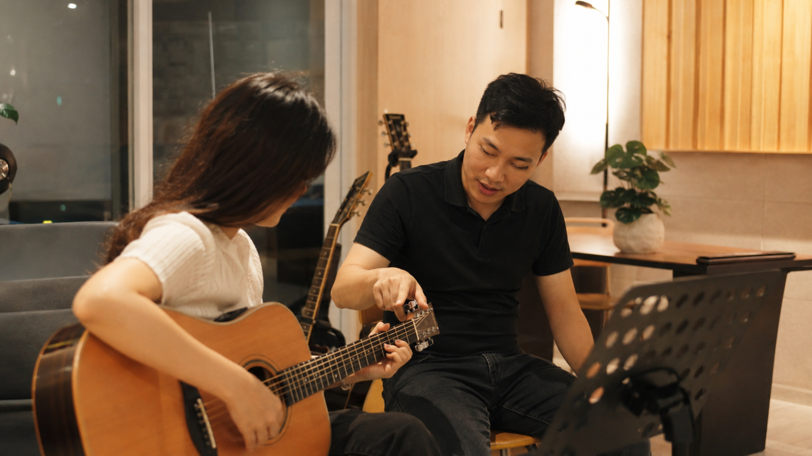 Không gian học guitar hiện đại và chuyên nghiệp tại Duytieu Music.