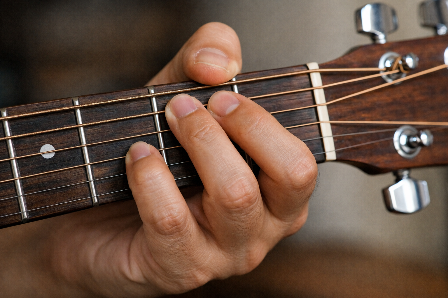 Đặt ngón tay sai vị trí là nguyên nhân khiến hợp âm F bị rè.