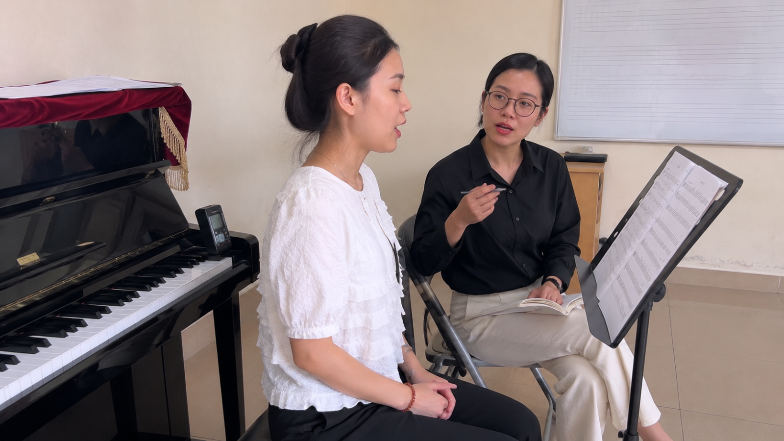 Nghe và hát lại một nốt giúp người mới hình thành mối liên hệ giữa âm thanh nghe được và giọng hát