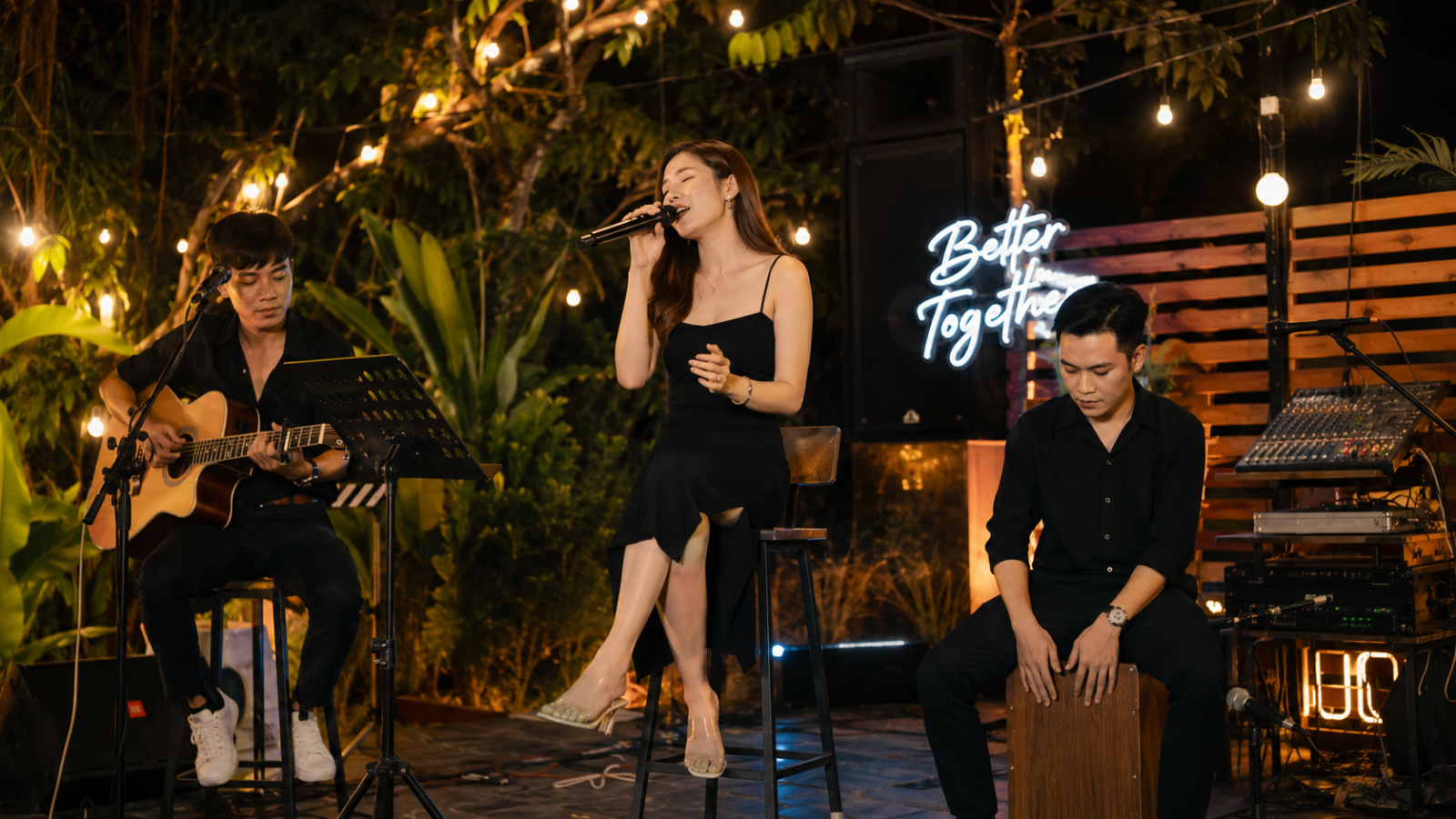  Ban nhạc Acoustic cung cấp nhiều lựa chọn đa dạng phù hợp với từng quy mô chương trình.