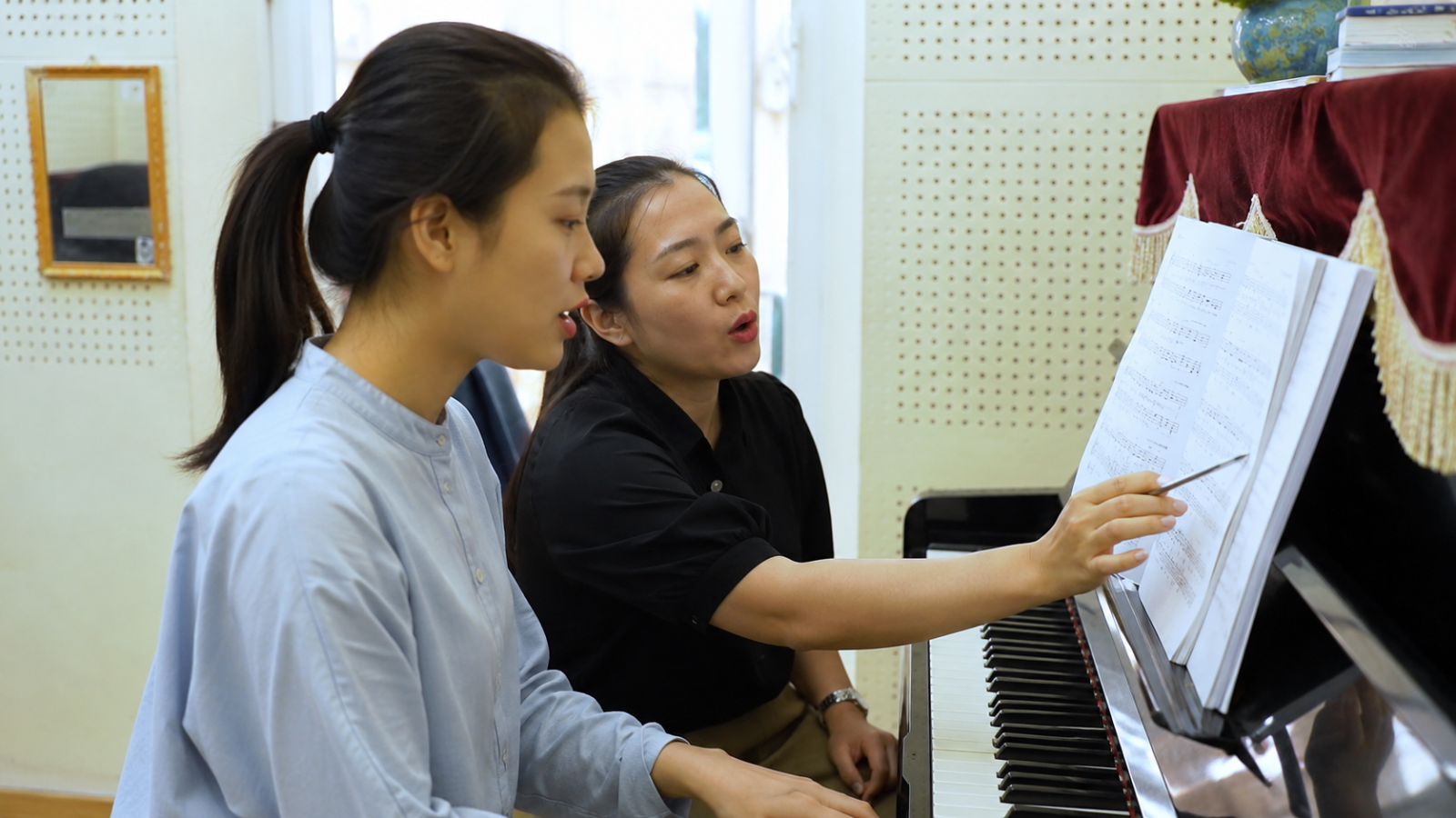 Ký Xướng Âm giúp người học chuyển ký hiệu trên bản nhạc thành giai điệu bằng giọng hát