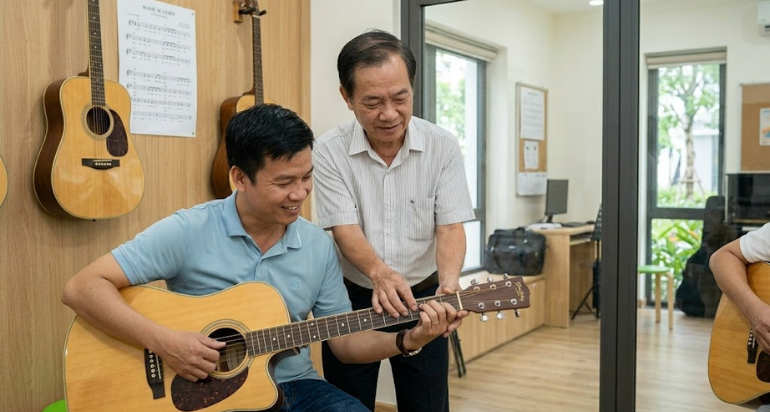 Không bao giờ là quá muộn để bắt đầu học guitar