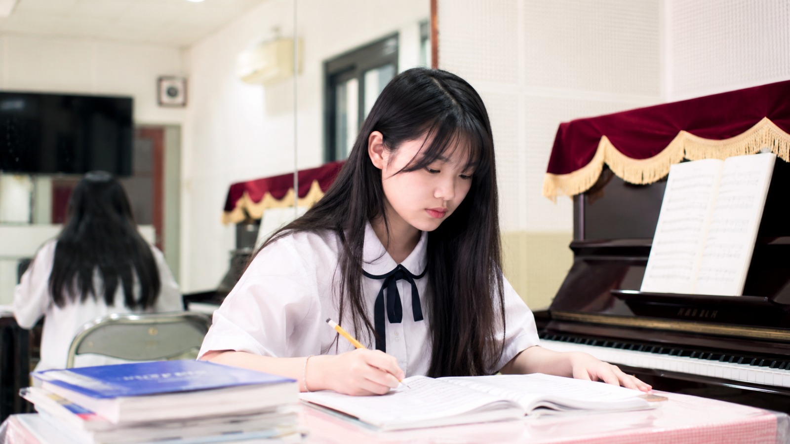 Thí sinh chuẩn bị cho kỳ thi Sư phạm Âm nhạc Đại học Sài Gòn.